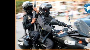 El grupo está conformado por seis motos de alta cilindrada con dos efectivos cada una.  (MINISTERIO DE SEGURIDAD)