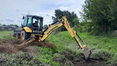 La Municipalidad de Pergamino avanza con tareas de limpieza y mantenimiento de canales en el barrio Jorge Newbery y el arroyo Chu Chu, con el objetivo de mejorar el escurrimiento del agua y prevenir anegamientos.