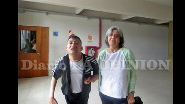 Junto a Guillermo Martínez, Elena Dal Bó dialogó con LA OPINION. (LA OPINION)