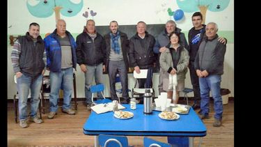 Concejales de la Comisión de Asuntos Rurales durante la reunión que tuvieron en Acevedo. (LA OPINION)