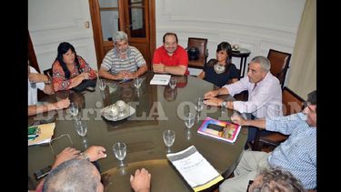 Los representantes sindicales volvieron a reunirse sin poder definir la negociación que empieza a complicarse. (LA OPINION)