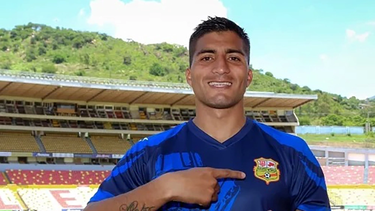 A través de sus redes sociales, Defensores Unidos anunció la incorporación del marcador central Julio López y del mediocampista Alan Sosa para el plantel profesional que afrontará el Campeonato 2026 de la Primera B Metropolitana. A través de sus redes sociales, Defensores Unidos anunció la incorporación del marcador central Julio López y del mediocampista Alan Sosa para el plantel profesional que afrontará el Campeonato 2026 de la Primera B Metropolitana.