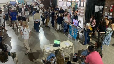 La Escuela 702 recibió al público y a las instituciones que expusieron su oferta educativa para el año que viene destinada a los adultos. La Escuela 702 recibió al público y a las instituciones que expusieron su oferta educativa para el año que viene destinada a los adultos.