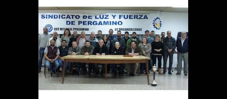 Los integrantes de la única lista, la Blanca y Celeste, que seguirá al frente del Sindicato de Luz y Fuerza. (SINDICATO DE LUZ Y FUERZA DE PERGAMINO)