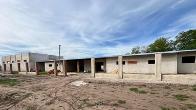 El nuevo edificio de la Escuela Santa Clara, que cuenta con 1700 metros cuadrados cubiertos, se emplaza en avenida Almafuerte.