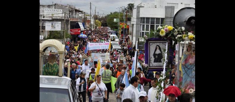 Cientos de peregrinos llegaron al Santuario de la Virgen del Rosario, el domingo en las primeras horas de la tarde. (OBISPADO SAN NICOLAS DE LOS ARROYOS)