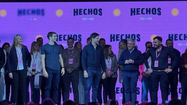 Paula Bustos y Manuel Passaglia (candidatos a diputados), Santiago Passaglia (intendente de San Nicolas), Javier Martínez (intendente de Pergamino) y Román Bouvier (Intendente de Rojas) Paula Bustos y Manuel Passaglia (candidatos a diputados), Santiago Passaglia (intendente de San Nicolas), Javier Martínez (intendente de Pergamino) y Román Bouvier (Intendente de Rojas)