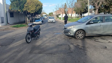 Accidente de una motociclista, resultó herida contra un automóvil en San Nicolás. Accidente de una motociclista, resultó herida contra un automóvil en San Nicolás.