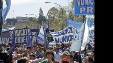 Los trabajadores municipales no descartan una movilización a La Plata en repudio a la suspensión de paritarias. (DIB)