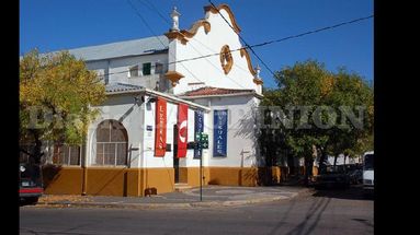 La esquina de General Paz y San Nicolás. Hoy la actividad que se desarrolla en la Casa de la Cultura es ciento por ciento virtual. (LA OPINION)