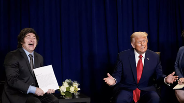 El presidente de Estados Unidos, Donald Trump, y el presidente de Argentina, Javier Milei, reaccionan durante su reunión durante la 80ª Asamblea General de las Naciones Unidas, en la ciudad de Nueva York, Nueva York, Estados Unidos, el 23 de septiembre de 2025. El presidente de Estados Unidos, Donald Trump, y el presidente de Argentina, Javier Milei, reaccionan durante su reunión durante la 80ª Asamblea General de las Naciones Unidas, en la ciudad de Nueva York, Nueva York, Estados Unidos, el 23 de septiembre de 2025.