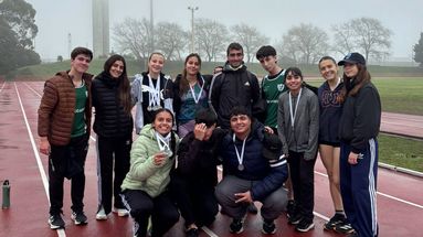 La delegación pergaminense en la pista “Justo Ernesto Román” de Mar del Plata.