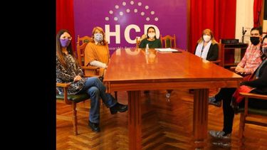 Autoridades de la Subsecretaría de Cultura y miembros de la Comisión de Cultura del Concejo Deliberante en el lanzamiento. (PRENSA-MUNICIPIO)
