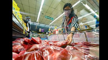 El Gobierno formalizó este jueves el cierre de exportaciones de carne vacuna dispuesto por el presidente Alberto Fernández. El Gobierno formalizó este jueves el cierre de exportaciones de carne vacuna dispuesto por el presidente Alberto Fernández.