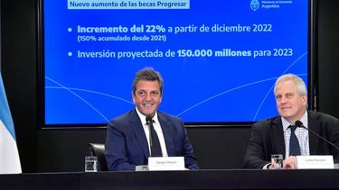 Sergio Massa y Jaime Perczyk anunciaron un aumento en el monto de las becas Progresar. Sergio Massa y Jaime Perczyk anunciaron un aumento en el monto de las becas Progresar.