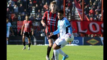 Robertino Seratto volvió a jugar un muy buen encuentro. Robertino Seratto volvió a jugar un muy buen encuentro.