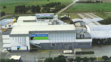 La suspensión de las exportaciones del frigorífico ArreBeef SA hacia China generó preocupación en Pérez Millán y el norte de Ramallo, donde la planta es un eje central de la economía local. La suspensión de las exportaciones del frigorífico ArreBeef SA hacia China generó preocupación en Pérez Millán y el norte de Ramallo, donde la planta es un eje central de la economía local.