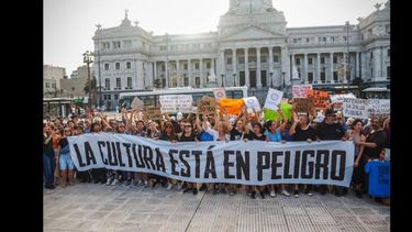 A principios de mes, sectores de la cultura realizaron una intervención en Plaza Congreso con la consigna Subite al Colectivo Anti Omnibus.