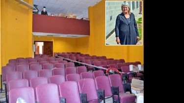 La sala tiene una capacidad para cien espectadores y escenario elevadizo. (LA OPINION)
