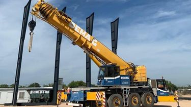 Se están volviendo a instalar las columnas que ya habían sido fabricadas en la etapa anterior más otras que faltaban realizar. Se están volviendo a instalar las columnas que ya habían sido fabricadas en la etapa anterior más otras que faltaban realizar.