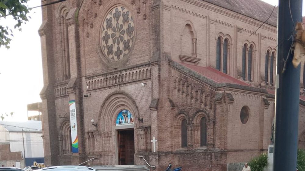 La colonia de abejas estaba en la plaza Merced, en inmediaciones de la esquina de Florida y Merced. La colonia de abejas estaba en la plaza Merced, en inmediaciones de la esquina de Florida y Merced.