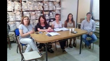 Celia Segovia junto al resto de los consejeros escolares de la ciudad. (LA OPINION)