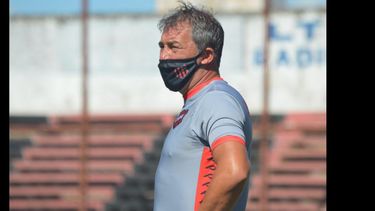 Fabián Biazotti aprovecha la condición de libre de Douglas Haig para encontrar el mejor funcionamiento. Fabián Biazotti aprovecha la condición de libre de Douglas Haig para encontrar el mejor funcionamiento.