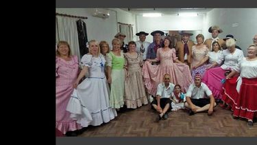 Los integrantes del taller de folklore mostraron sus habilidades para la danza. (MOJUPER)