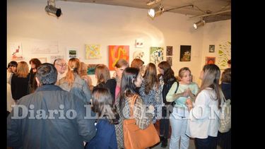La familia Conin exhibe en el Hotel de Roma las obras del Arte con Causa. (LA OPINION)