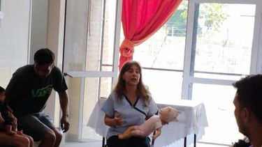La provisión de una rápida y apropiada atención mejora el pronóstico de las personas que sufren un paro cardiorrespiratorio y disminuye las secuelas neurológicas.