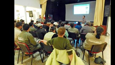 Las capacitaciones para el personal son permanentes en los últimos meses. (LA OPINION)