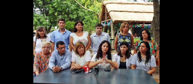 Gabriela Taruselli acompañada por los funcionarios que participan activamente en el accionar de la cartera municipal. (GOBIERNO DE PERGAMINO)