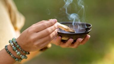 La limpieza energética es mucho más que un ritual: es un acto profundo de autocuidado, reconexión y empoderamiento.