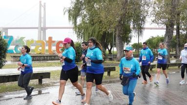 Del tradicional evento deportivo que ya va por su tercer año de realización, participaron cerca de 1.600 personas de Zárate y ciudades vecinas, también se sumaron unos 30 alumnos de la Escuela Municipal de Atletismo, destacaron desde el equipo de la Secretaría de Educación y Deporte Municipal. Del tradicional evento deportivo que ya va por su tercer año de realización, participaron cerca de 1.600 personas de Zárate y ciudades vecinas, también se sumaron unos 30 alumnos de la Escuela Municipal de Atletismo, destacaron desde el equipo de la Secretaría de Educación y Deporte Municipal.