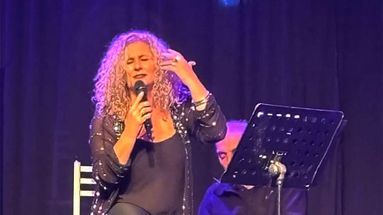 Ivana Fortunati junto al pianista Eduardo “Rabito” Tirabassi.