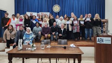 La Asociación de Escritores Nicoleños (AEN), institución que lleva 17 años promoviendo la labor de los autores locales, anunció la realización de la tercera edición del Ciclo Puro Verso. La Asociación de Escritores Nicoleños (AEN), institución que lleva 17 años promoviendo la labor de los autores locales, anunció la realización de la tercera edición del Ciclo Puro Verso.