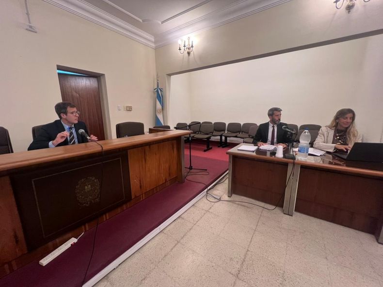 El juicio por jurados es presidido por el juez Ignacio Uthurry y el fiscal Fernando D´Elío encabeza la acusación contra un sujeto denunciado por la hermana.