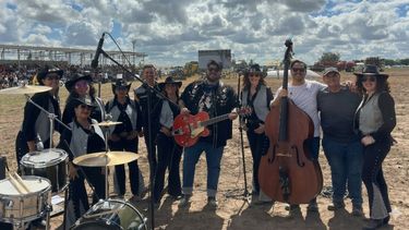El Festival de Música Country de San Pedro tuvo su espacio en Expoagro con un show en el Tecnódromo que combinó música en vivo y line dance ante cientos de visitantes. El Festival de Música Country de San Pedro tuvo su espacio en Expoagro con un show en el Tecnódromo que combinó música en vivo y line dance ante cientos de visitantes.