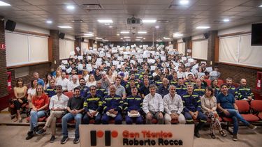 Se entregaron los diplomas que marcan el final de una experiencia que —desde 2006— impulsa la formación técnica, la vinculación con la industria y el desarrollo del talento joven en nuestras comunidades. Se entregaron los diplomas que marcan el final de una experiencia que —desde 2006— impulsa la formación técnica, la vinculación con la industria y el desarrollo del talento joven en nuestras comunidades.