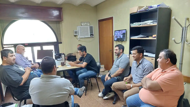 Tras la audiencia en el Ministerio de Trabajo de la semana pasada, el Gobierno local y los sindicatos municipales se reunirán este miércoles al mediodía para mantener el diálogo abierto Tras la audiencia en el Ministerio de Trabajo de la semana pasada, el Gobierno local y los sindicatos municipales se reunirán este miércoles al mediodía para mantener el diálogo abierto