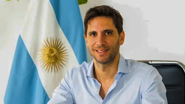 El intendente de San Nicolás, Santiago Passaglia, difundió un video en sus redes sociales en el que cuestionó al Presidente Javier Milei y al Gobernador Axel Kicillof por sus prioridades. El intendente de San Nicolás, Santiago Passaglia, difundió un video en sus redes sociales en el que cuestionó al Presidente Javier Milei y al Gobernador Axel Kicillof por sus prioridades.