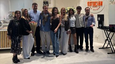 Estación Barcelona: en la rambla de Poblenou un grupo de pergaminenses insgtaló una heladería con los sabores de la ciudad. Estación Barcelona: en la rambla de Poblenou un grupo de pergaminenses insgtaló una heladería con los sabores de la ciudad.