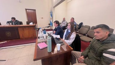 La Fiscalía sostiene que el sujeto que ocupa el banquillo de los acusados en el juicio participó de los robos sufridos por una madre adulta mayor y su hija en agosto y septiembre de 2024. La Fiscalía sostiene que el sujeto que ocupa el banquillo de los acusados en el juicio participó de los robos sufridos por una madre adulta mayor y su hija en agosto y septiembre de 2024.