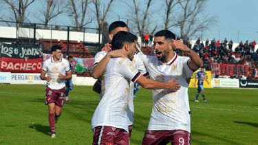 Douglas Haig sumó su séptimo triunfo en el torneo y acaricia la clasificación. Douglas Haig sumó su séptimo triunfo en el torneo y acaricia la clasificación.