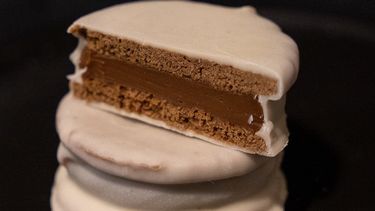 El mejor alfajor del mundo es de dulce de leche y chocolate blanco y se fabrica en Chubut. El mejor alfajor del mundo es de dulce de leche y chocolate blanco y se fabrica en Chubut.