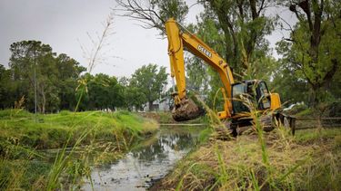 servicios publicos de pergamino: limpieza del lago del parque municipal y mantenimiento en los barrios servicios publicos de pergamino: limpieza del lago del parque municipal y mantenimiento en los barrios