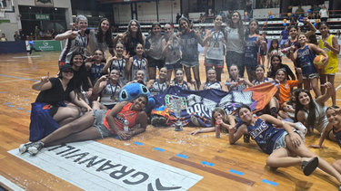 El representativo femenino Sub-13 de Regatas cerró una inolvidable temporada, al adjudicarse el Final Four de la categoría correspondiente a la Asociación Rosarina de Básquetbol. El representativo femenino Sub-13 de Regatas cerró una inolvidable temporada, al adjudicarse el Final Four de la categoría correspondiente a la Asociación Rosarina de Básquetbol.
