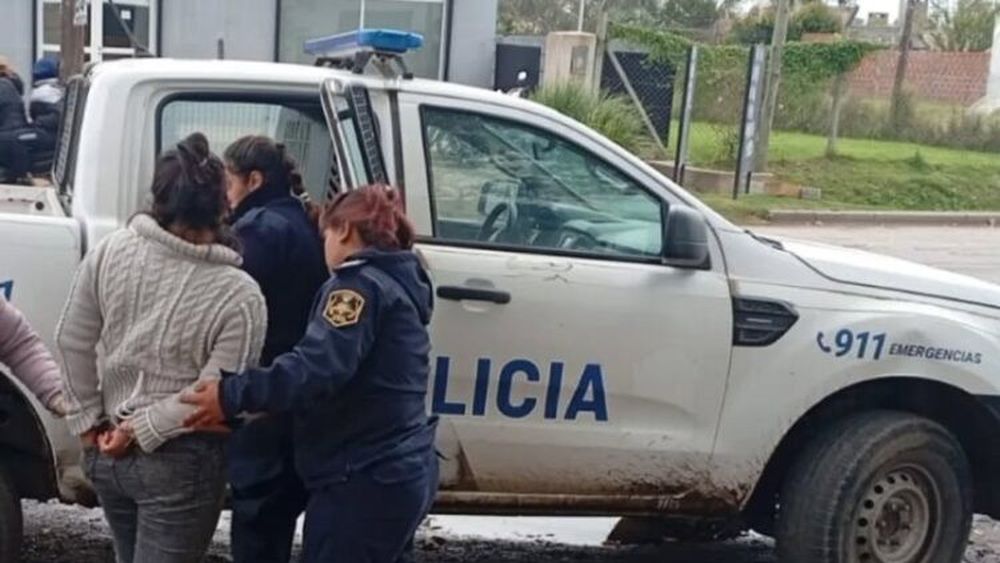 La chupa nafta fue aprehendida por la Policía del Comando de Patrulla y enfrenta un proceso judicial por el delito de intento de hurto. La chupa nafta fue aprehendida por la Policía del Comando de Patrulla y enfrenta un proceso judicial por el delito de intento de hurto.