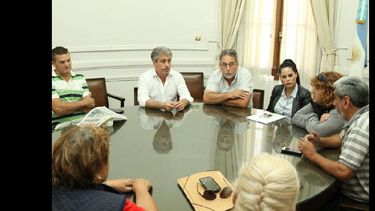 Después de varias semanas de negociación, ayer a la tarde cerraron el acuerdo salarial el Municipio con los gremios. (LA OPINION)