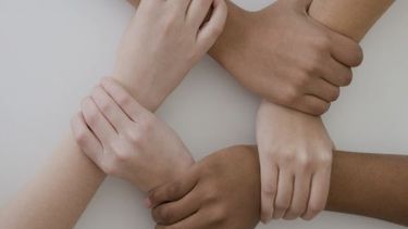 En tiempos difíciles, la unión, la empatía y la acción concreta hacen la diferencia. Hoy más que nunca, Pergamino se convierte en puente de esperanza. En tiempos difíciles, la unión, la empatía y la acción concreta hacen la diferencia. Hoy más que nunca, Pergamino se convierte en puente de esperanza.